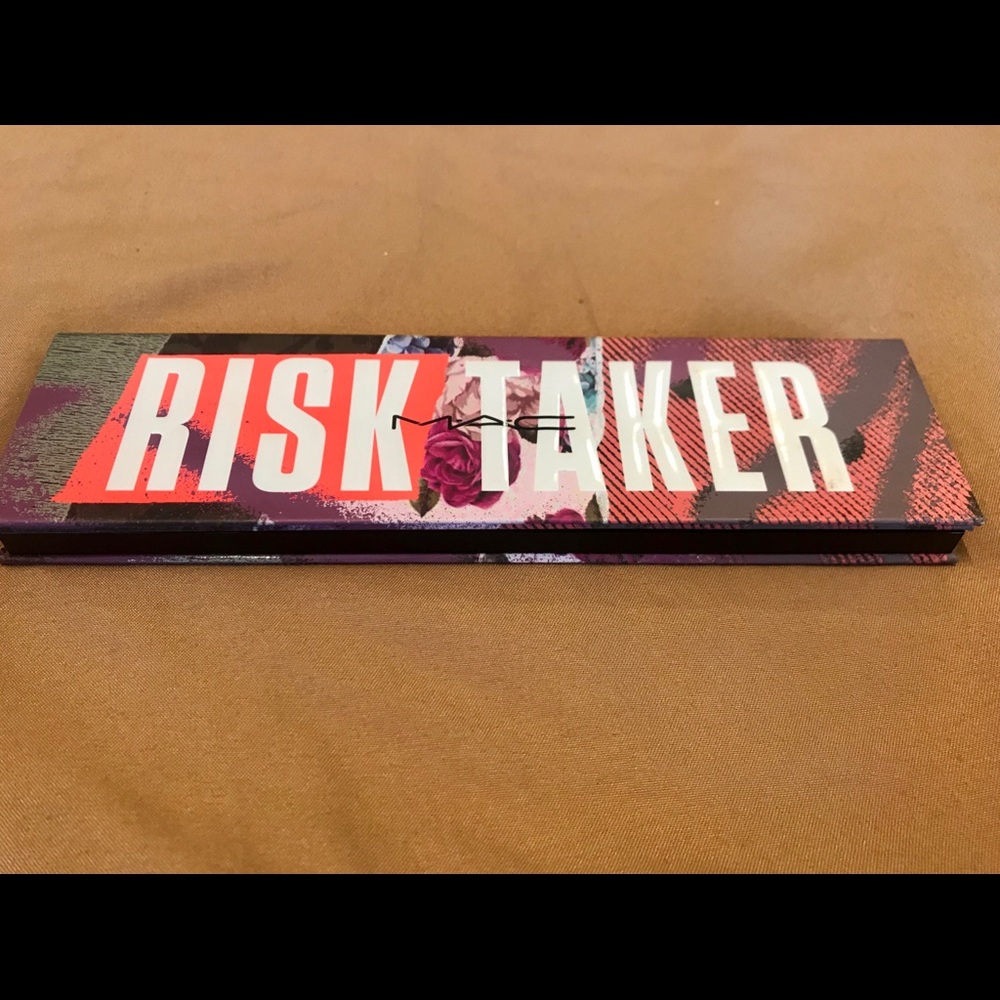MAC Risk Taker /eyeshadow & a highlighter palette